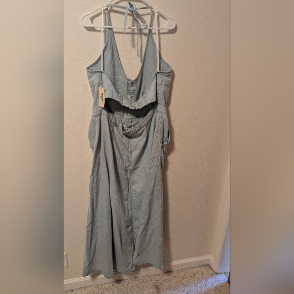 Universal Threads Light Blue Halter Denim Maxi Dress - Picture 4 of 9